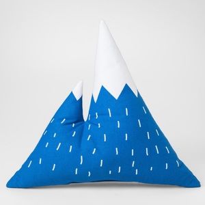 Mountain throw pillow